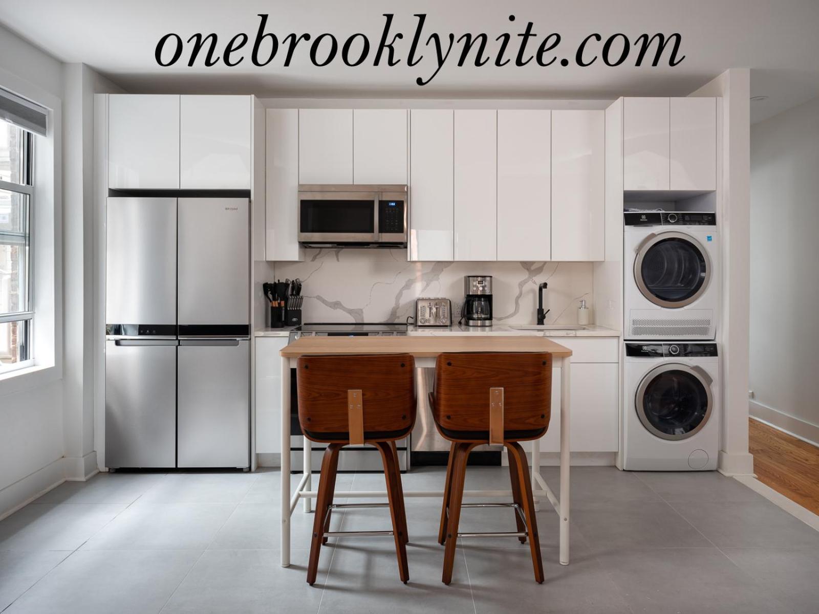 Three Bedroom Brooklynite Suite! Нью-Йорк Экстерьер фото